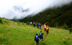 戶外運(yùn)動，選擇登山鞋還是徒步鞋？