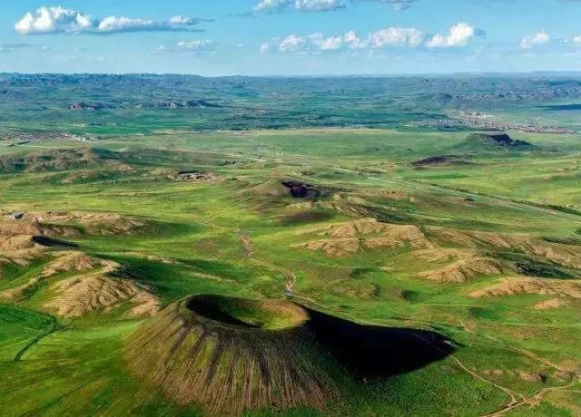 烏蘭哈達(dá)火山露營(yíng)